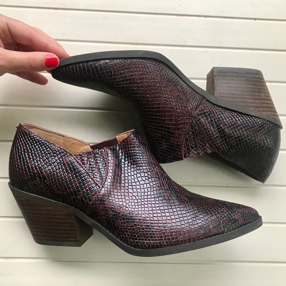 Lucky Brand snakeskin booties size 9